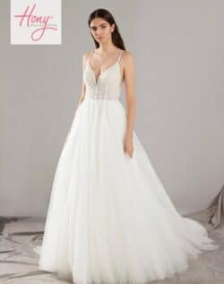 hony-bruidsmode-collectie-2025-pronovias-HERO-B